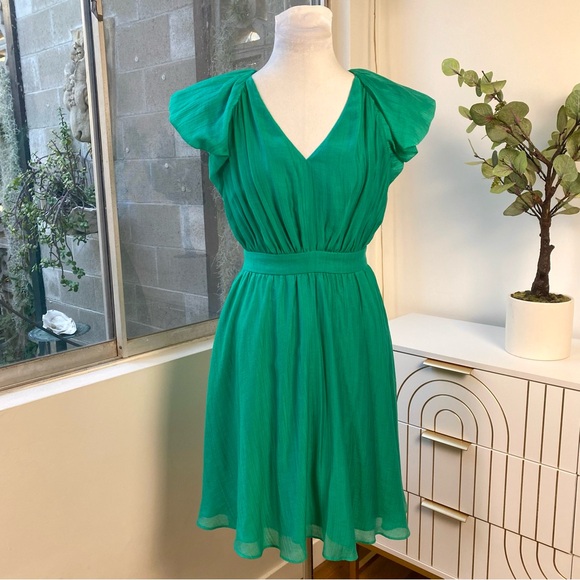 Trina Turk NWOT Flutter Sleeve Cinch Waist Afilia Dress in Emerald Green, Size 4 - Picture 2 of 10
